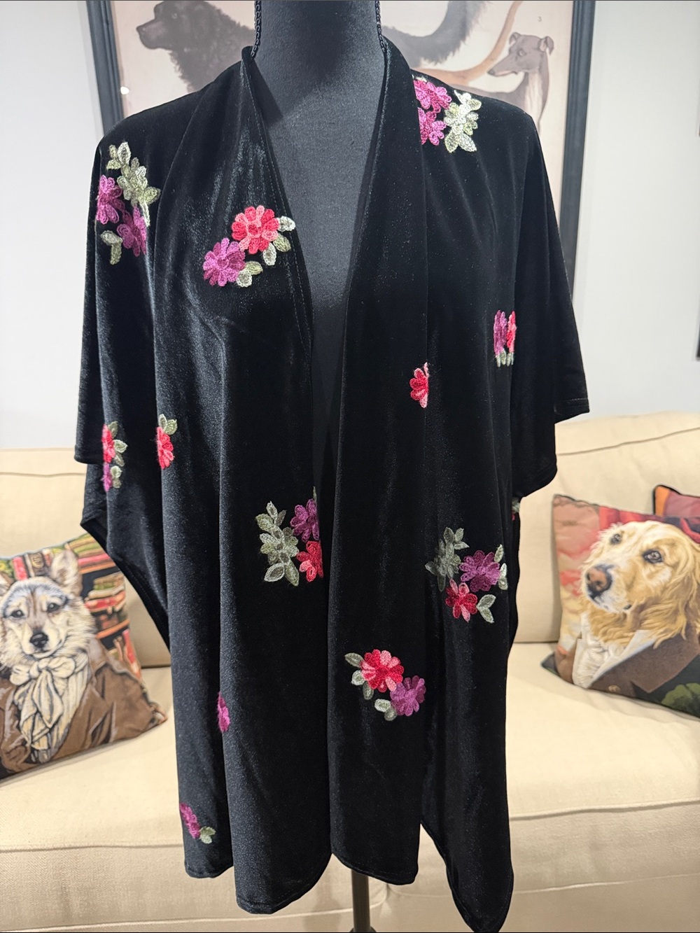 Neiman Marcus Black Velvet Floral Embroidered Kimono Wrap - Black with flowers